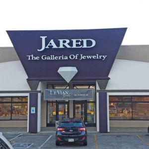 Outdoor painting of Jared Jewelery