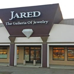 Outdoor painting of Jared Jewelery