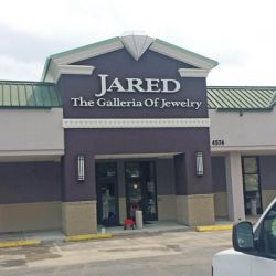 Outdoor painting of Jared Jewelery